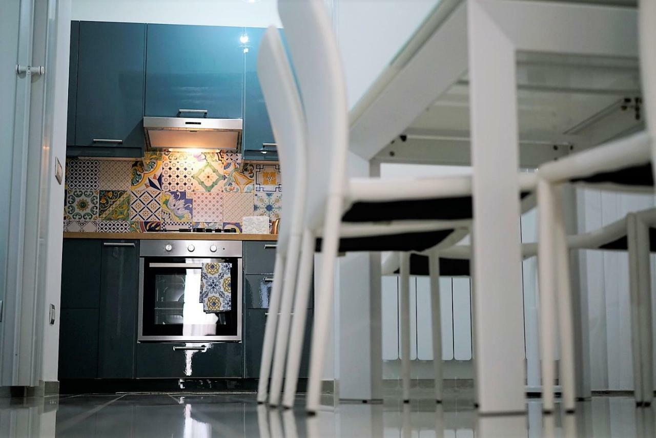Al Teatro Verdi Luxury Apartment サレルノ エクステリア 写真