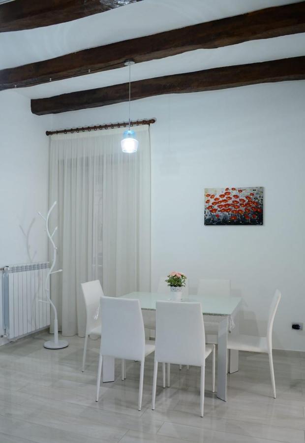Al Teatro Verdi Luxury Apartment サレルノ エクステリア 写真